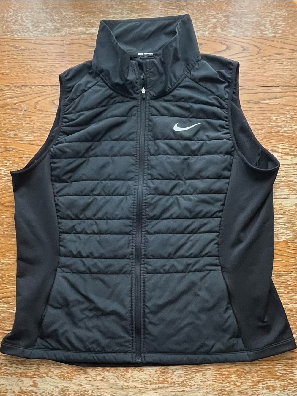 NIKE Essential Running Vest Black Size Medium Womans Outdoor Sporty
